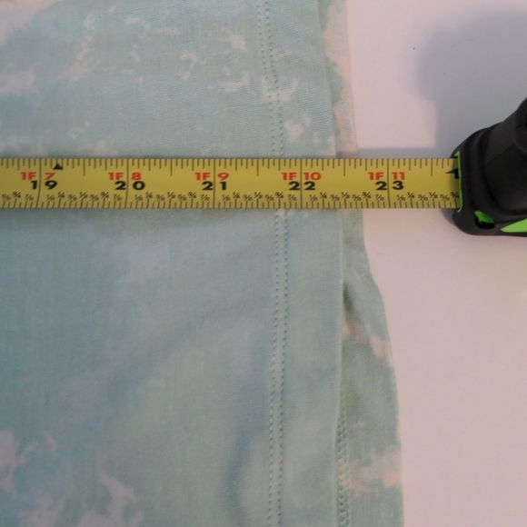 NWOT  Woman's Tee - Picture 6 of 6